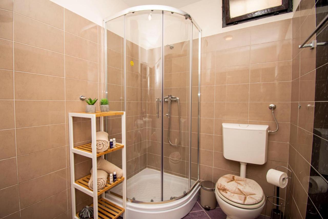 Oasis Apartment Pula Bagian luar foto